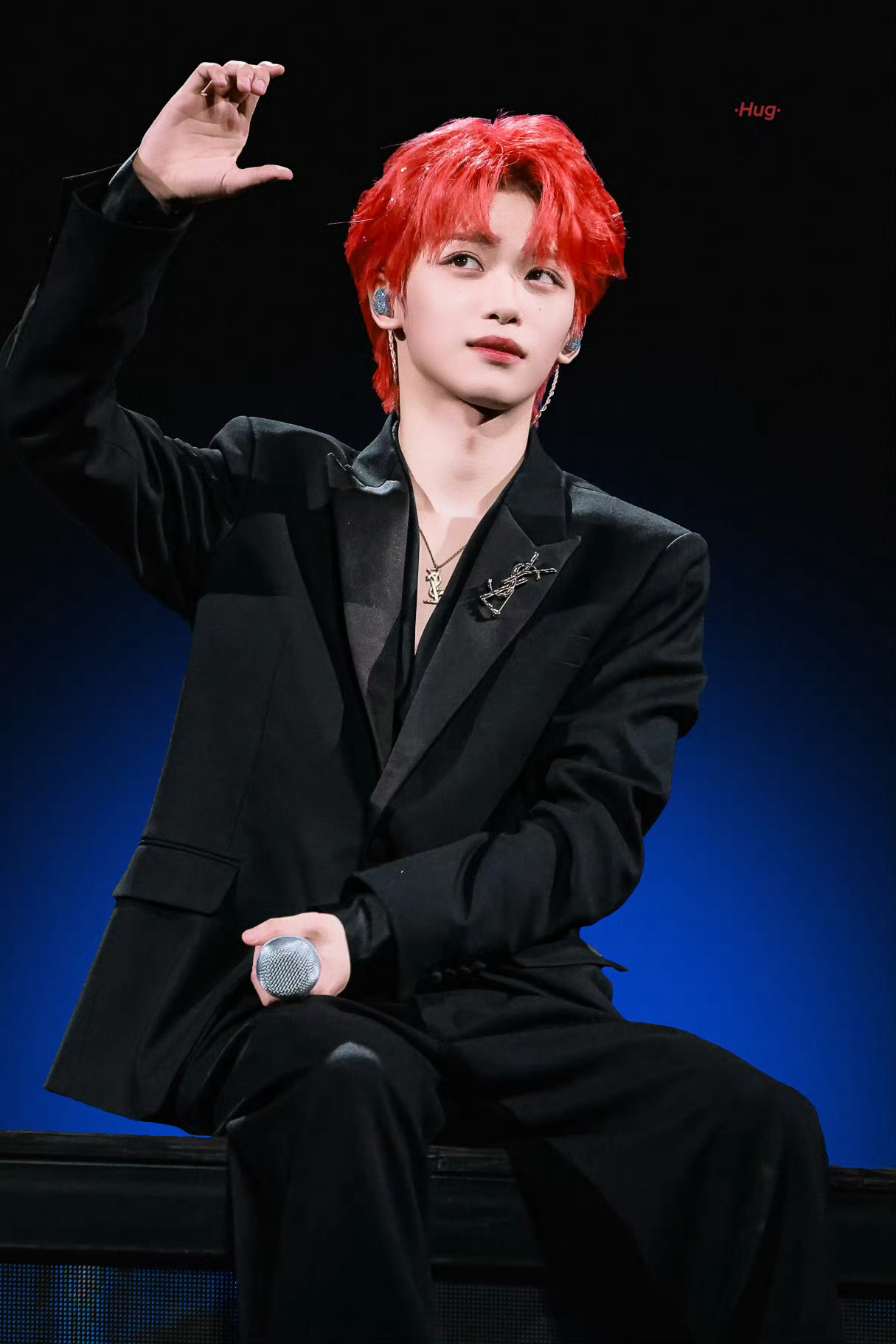 谁不爱这样萌萌脸的梓渝，红发也太不一样了