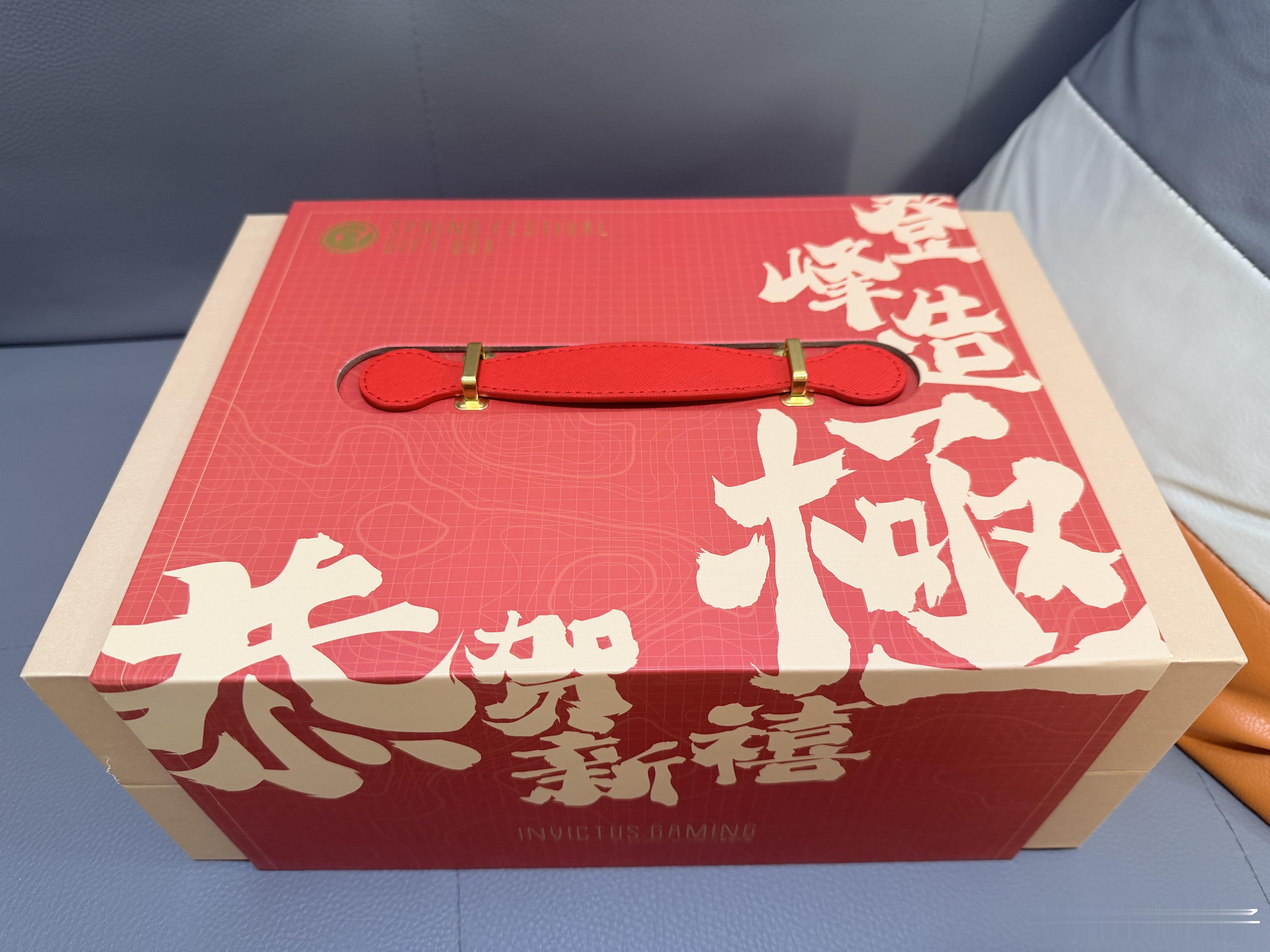 感谢iG的新年礼盒！iG电子竞技俱乐部