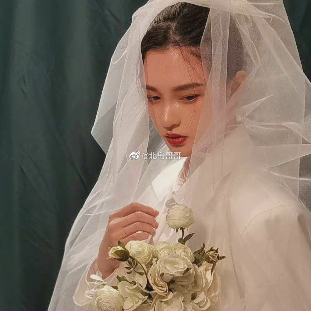 有时候真的很想问你一次，如果你没走，现在的我们会不会不一样？如果当时你没走，现在