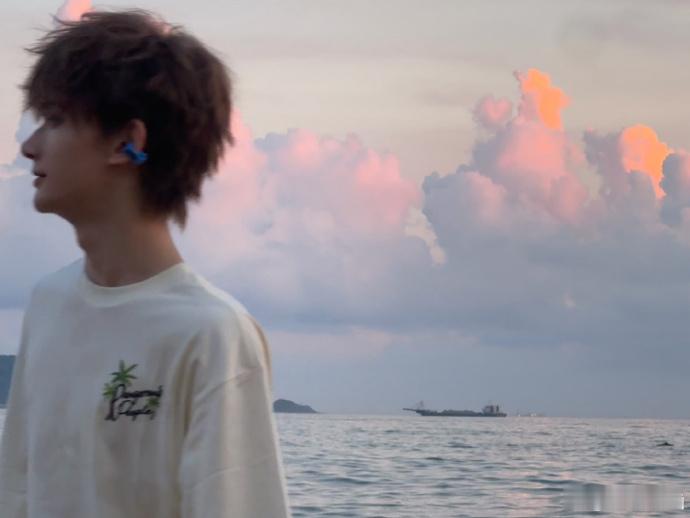 跟同好一起翻看旧碎片， 每一个笑容每一次努力都历历在目，谢谢陪伴，未来年年都要在