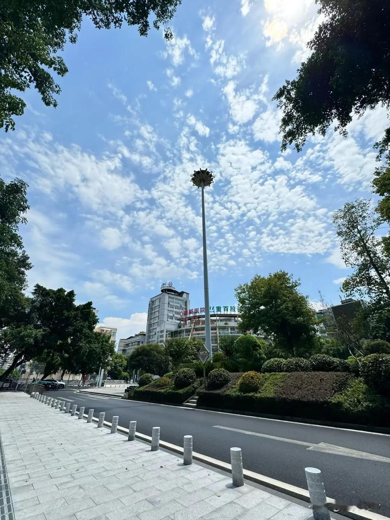 发张你手机里最美的天空照片
