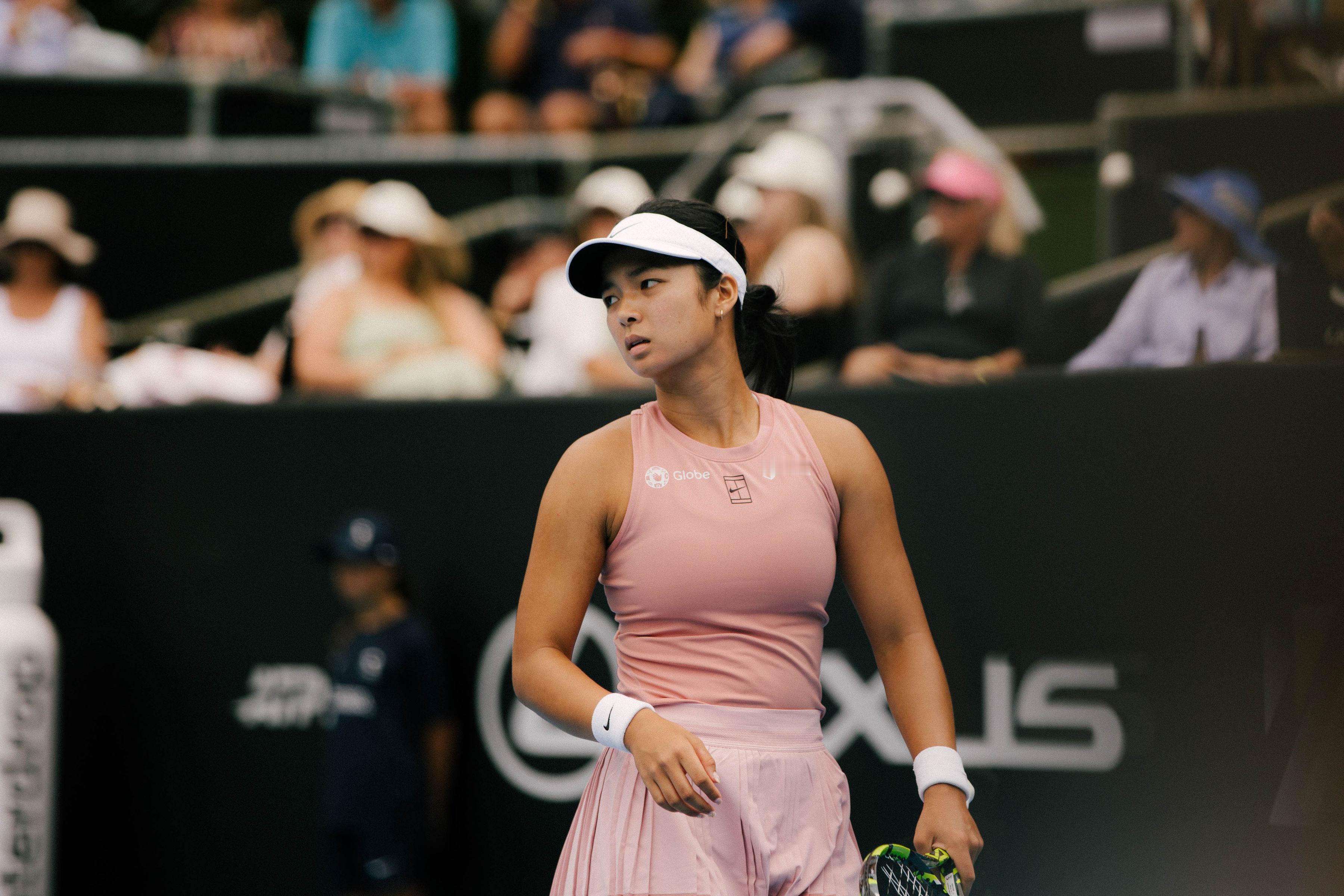 WTA250奥克兰站第二轮，4号种子伊埃拉以6-0 6-2横扫马辛科，顺利晋级八