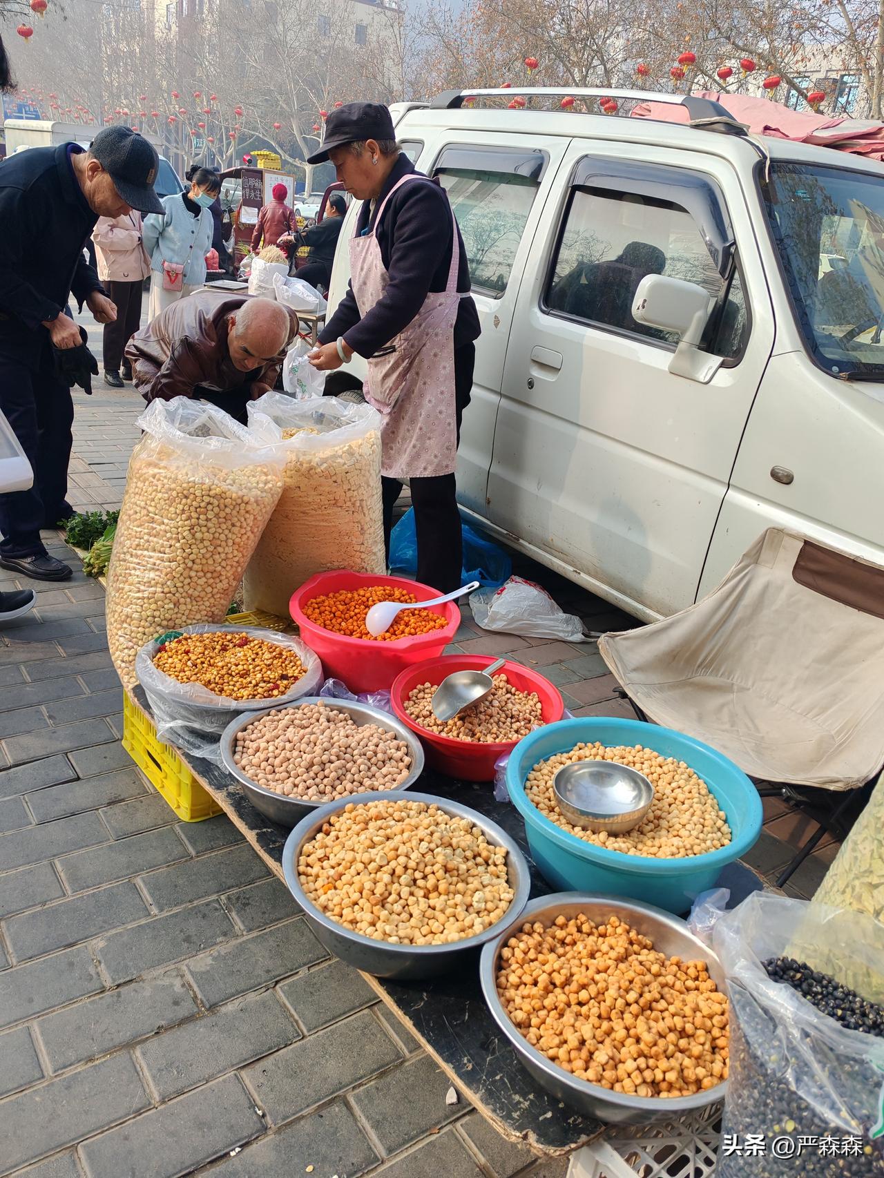 面豆儿价格意外
3月11日，今天我路过西安北郊的一处早集，意外发现面豆豆已经开卖