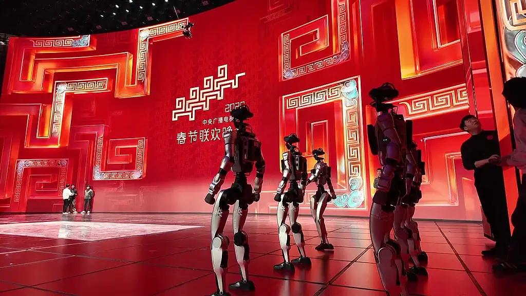 许多人疑惑，机器人能在工厂高效作业，却少见入户做家务。
其实，凡事都有两面性，机