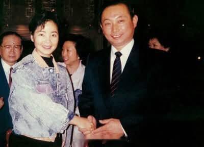 华语流行与传统的两岸世纪之握🤝1987年12月17日，大陆京剧大师、梅兰芳之子