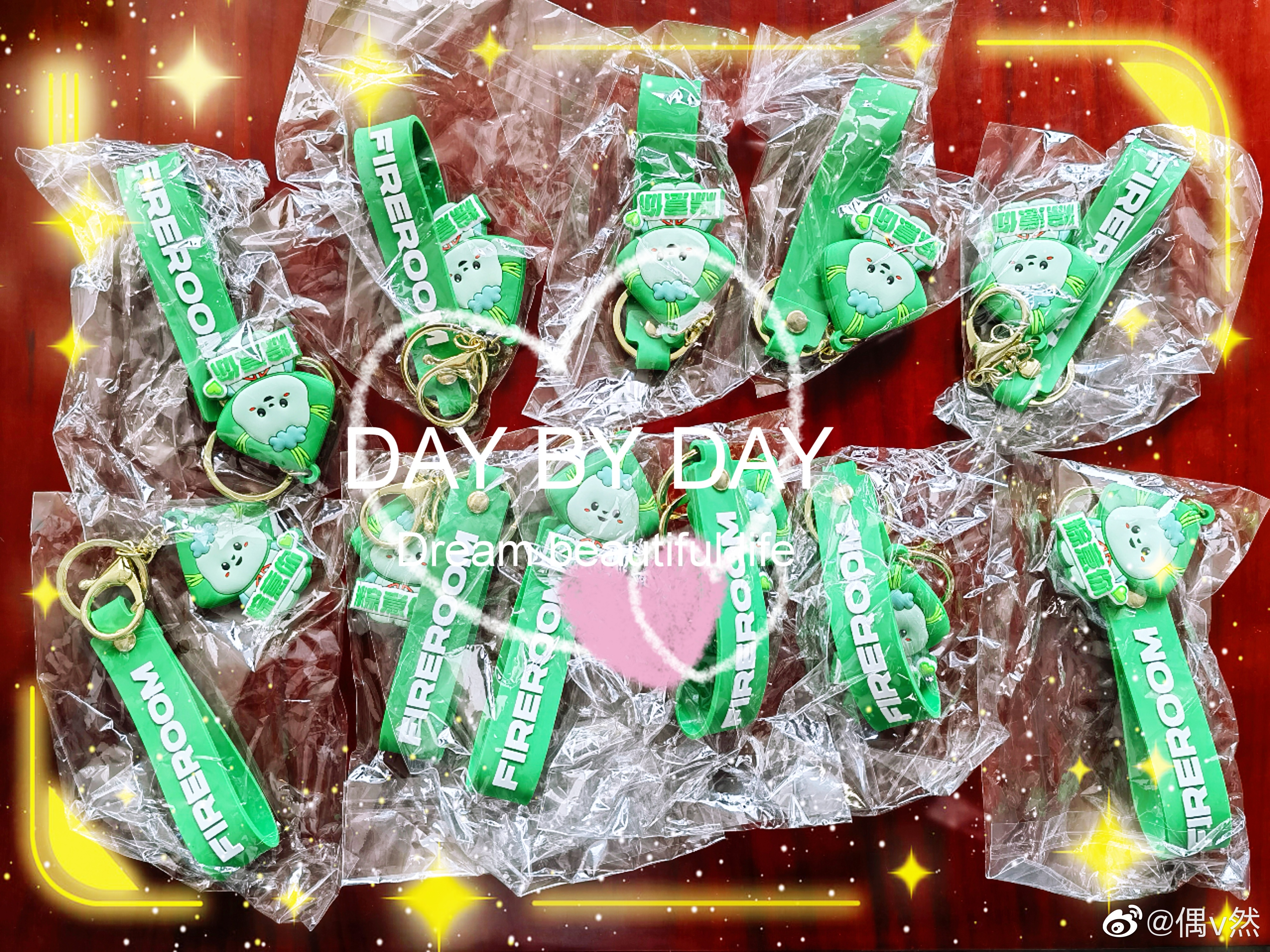 [哇]排排坐吃果果[兔子][兔子][兔子]大丰收[抱一抱]回头设个条件给亲爱的灯