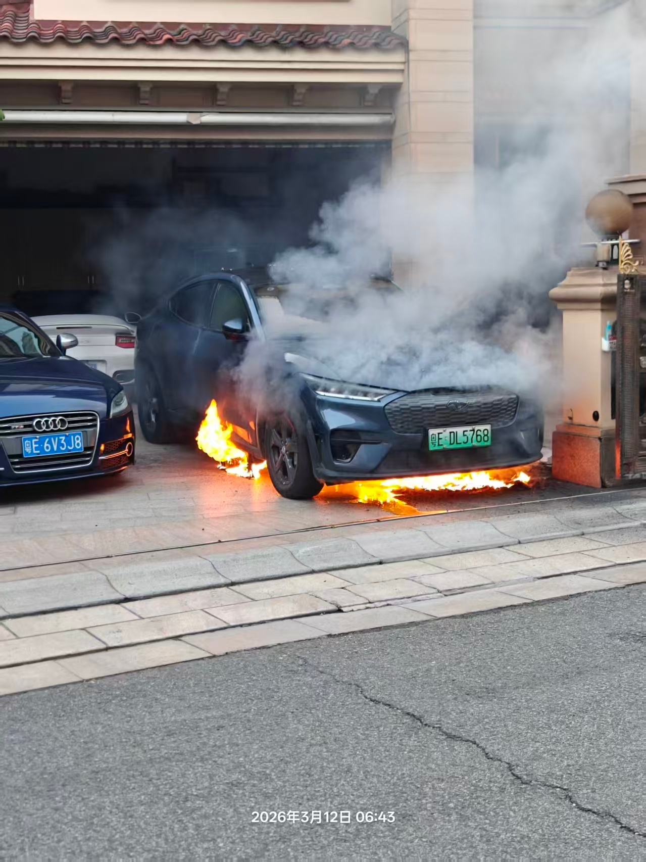 里面是一台997turbo呀