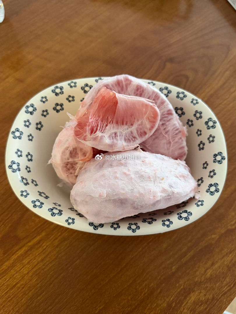 吃了半个柚子 饿了 ​​​