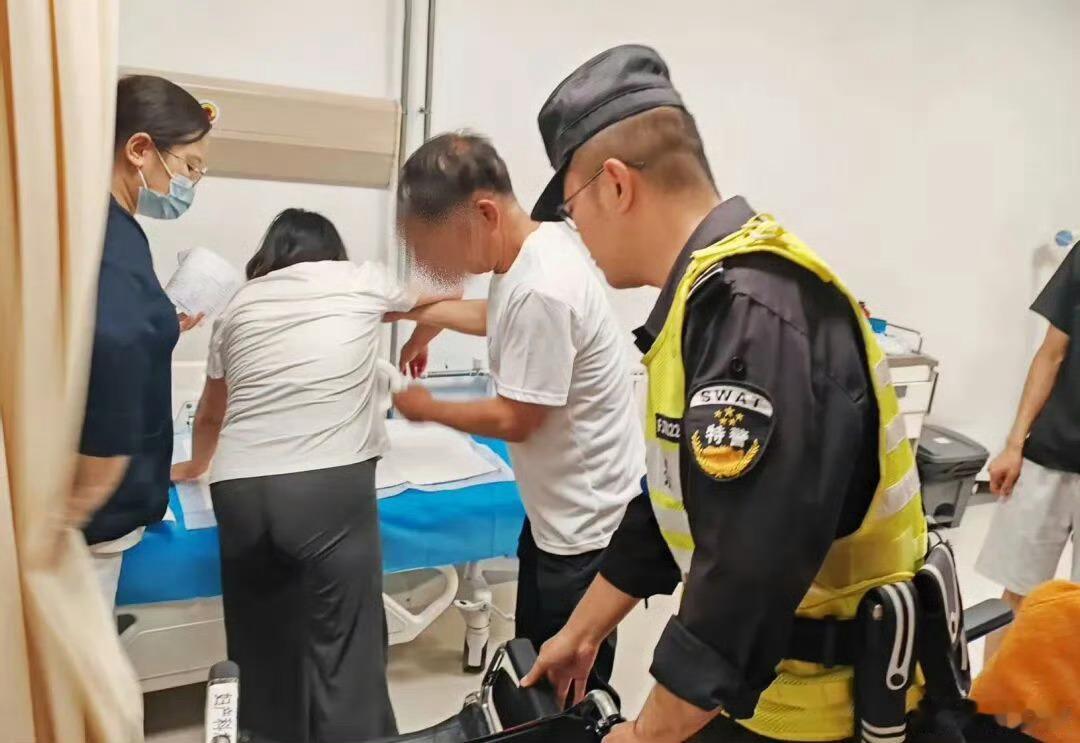 兰州安宁公安为早产孕妇开道 生命通道警灯为爱开道 5月23日15时，兰州安宁公安