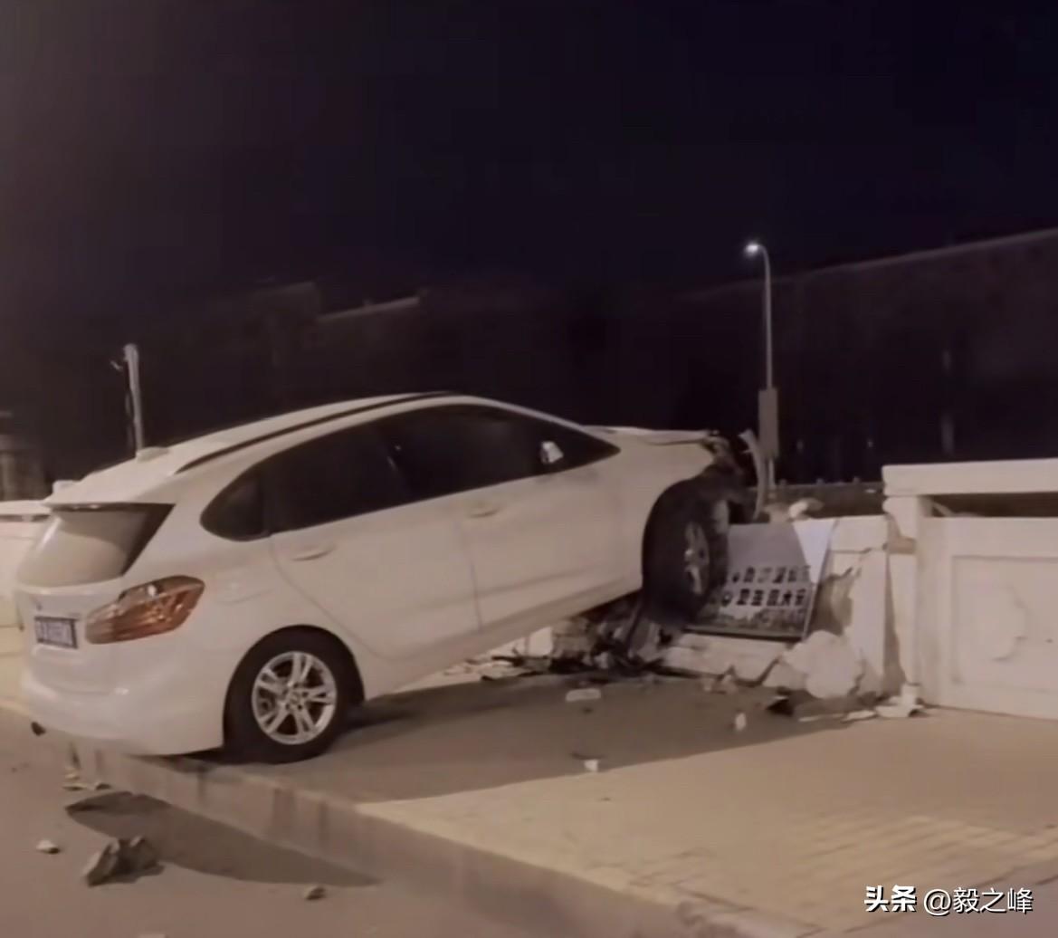 看看这技术？
这是前些年一个路人用行车记录仪在县府街大桥上拍到的，不知这位“技术