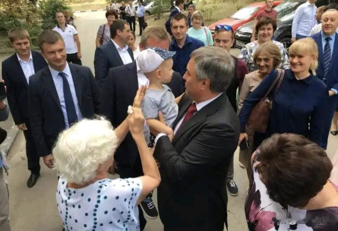 俄罗斯国家杜马将提出一系列法案，以加强对移民的管控并提升公共安全水平。

国家杜