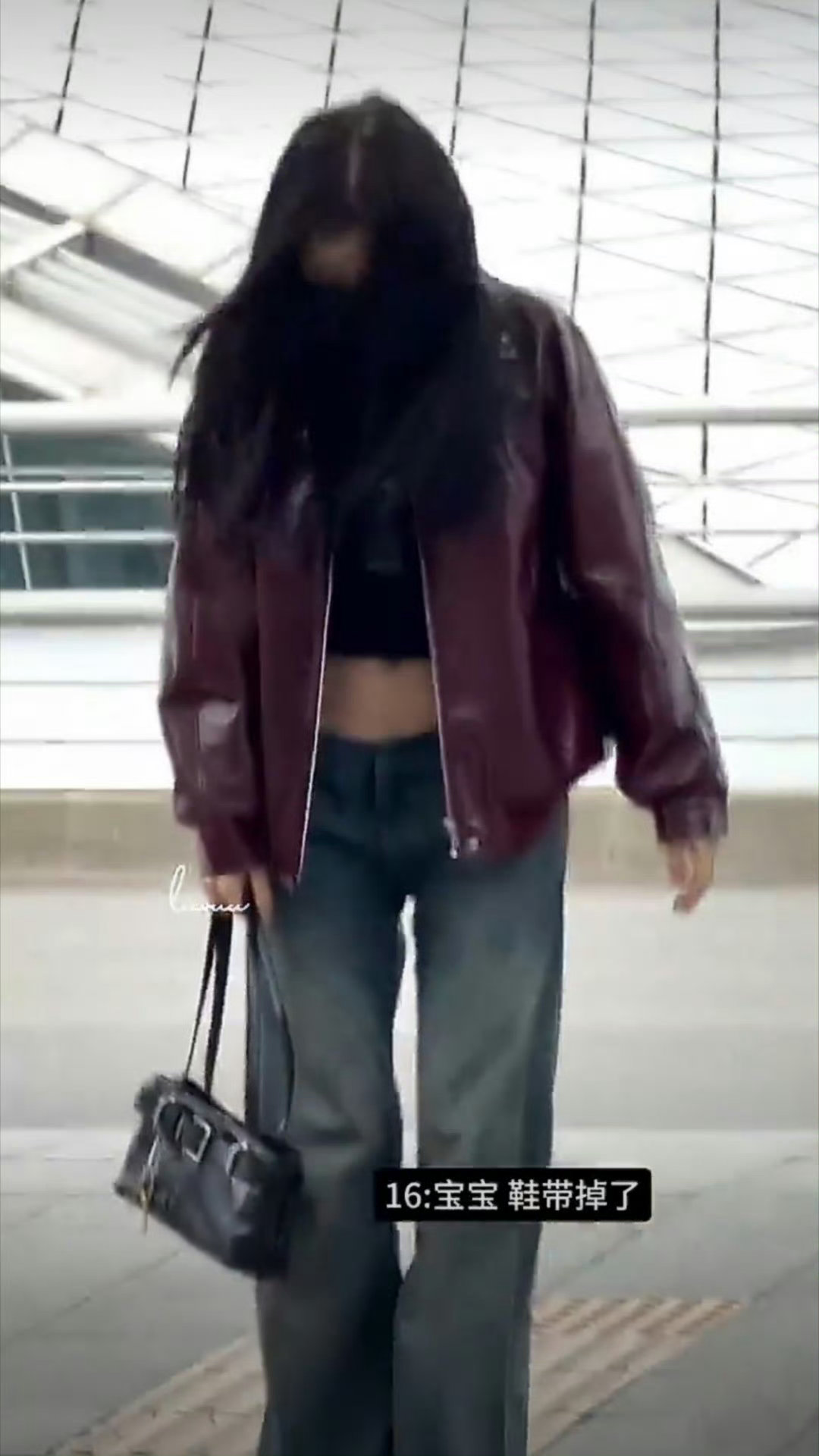 虞书欣愚人节被骗到了虞书欣被粉丝骗鞋带开了 愚人节快乐！被粉丝小小捉弄一下的欣欣