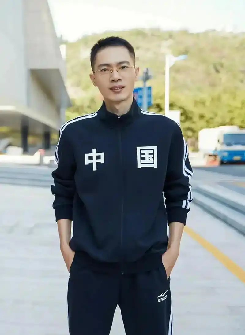 老板比员工更想下班，发言极简，离场干脆。不表演努力，不消耗时光！好好工作，准时下