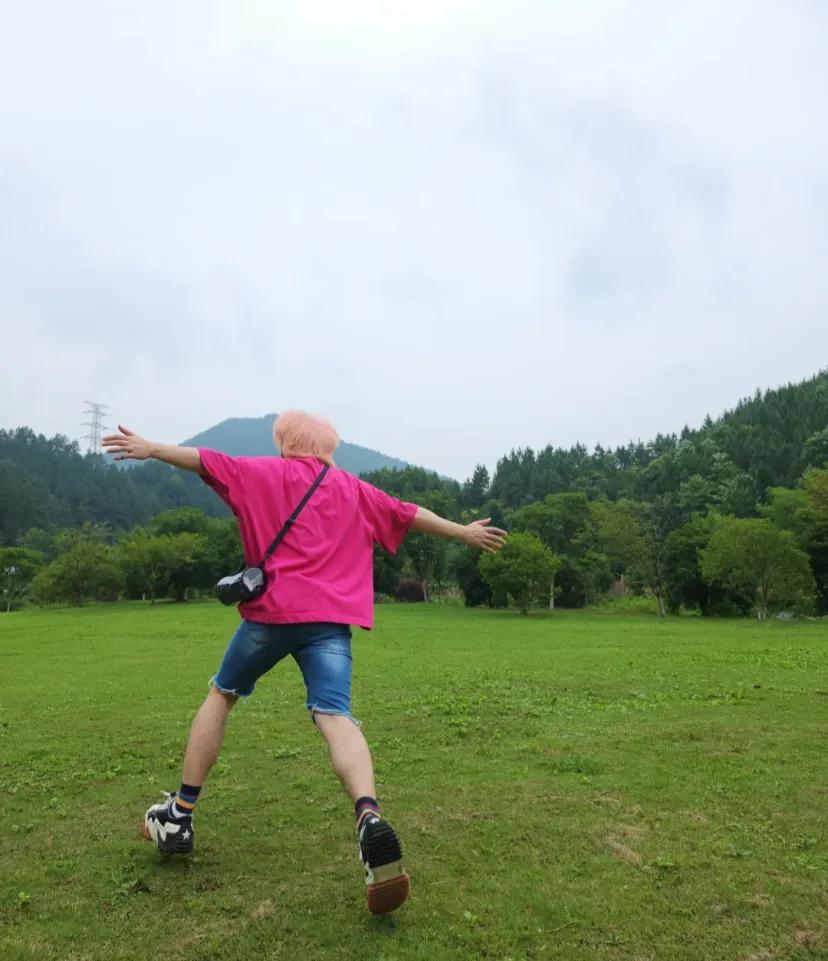 做好事的感觉真好
晚上坐2号线回家，突然身边一个女士问我，“为什么刚刚地铁广播说