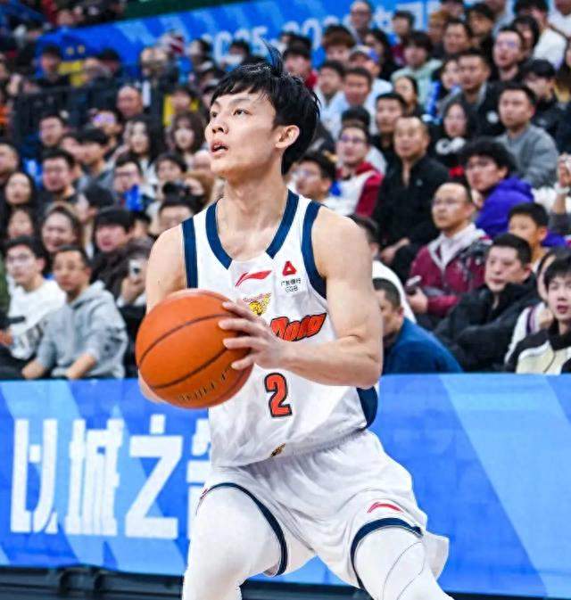 CBA疯狂一夜！上海逆转登顶，四队仅差1分争冠彻底乱套