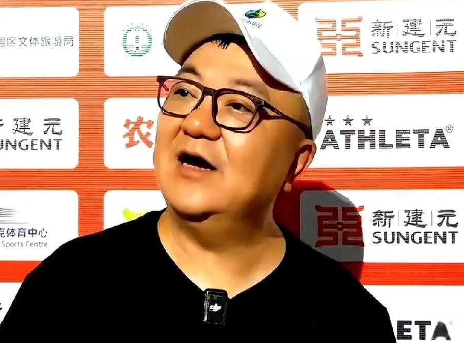 董路这次最让人佩服的一句话，不是中国足球小将一定要拿冠军。而是：“赞助资金不够，