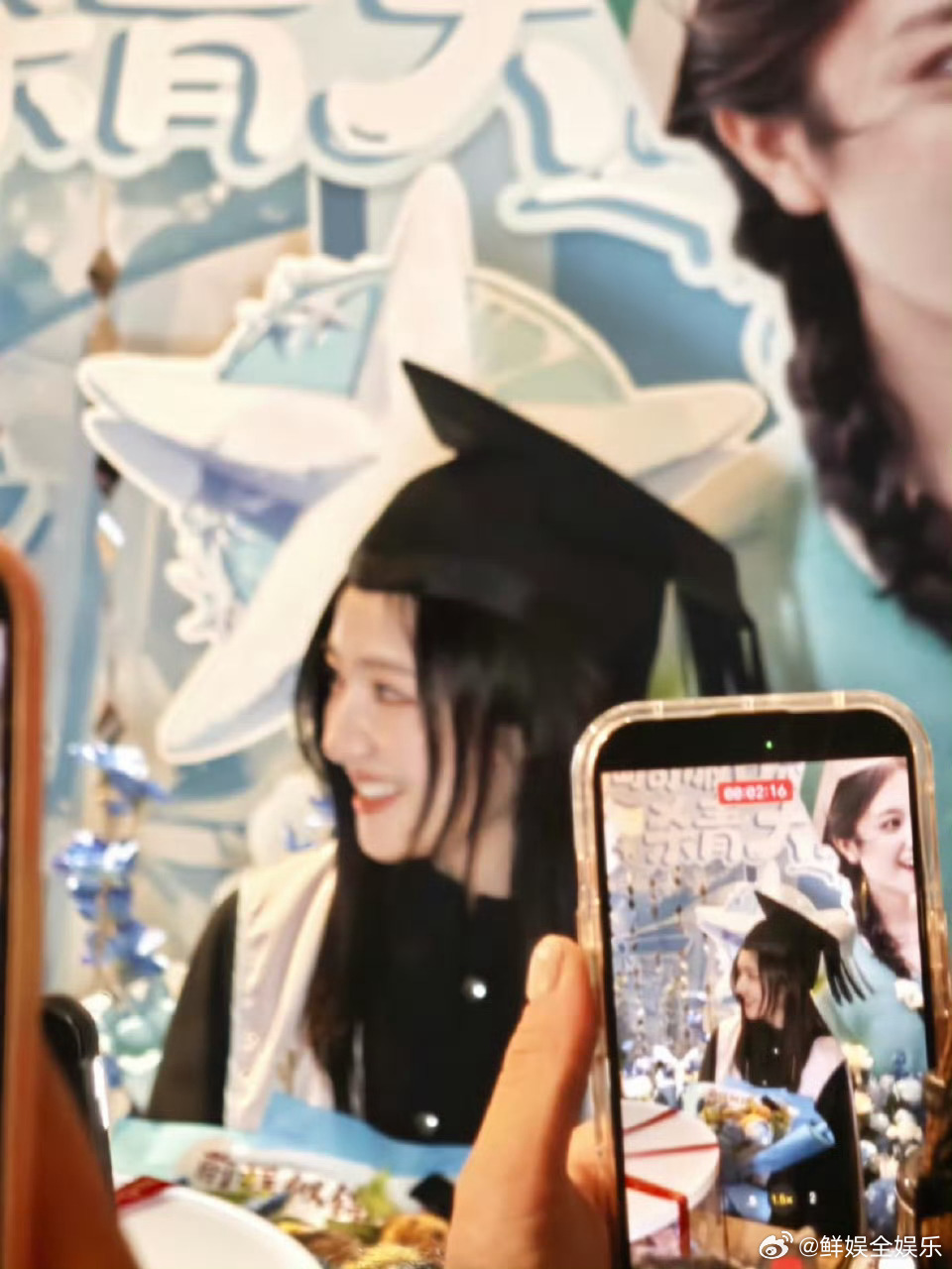 李兰迪海岛舒服日志杀青捧花照李兰迪海岛舒服日志杀青捧花照来啦！李兰迪海岛舒服日志