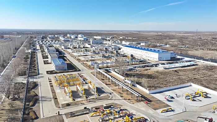 坪04井区实践“和谐文化”，准确的说，是“提高员工工作生活条件，促进员工全面发展