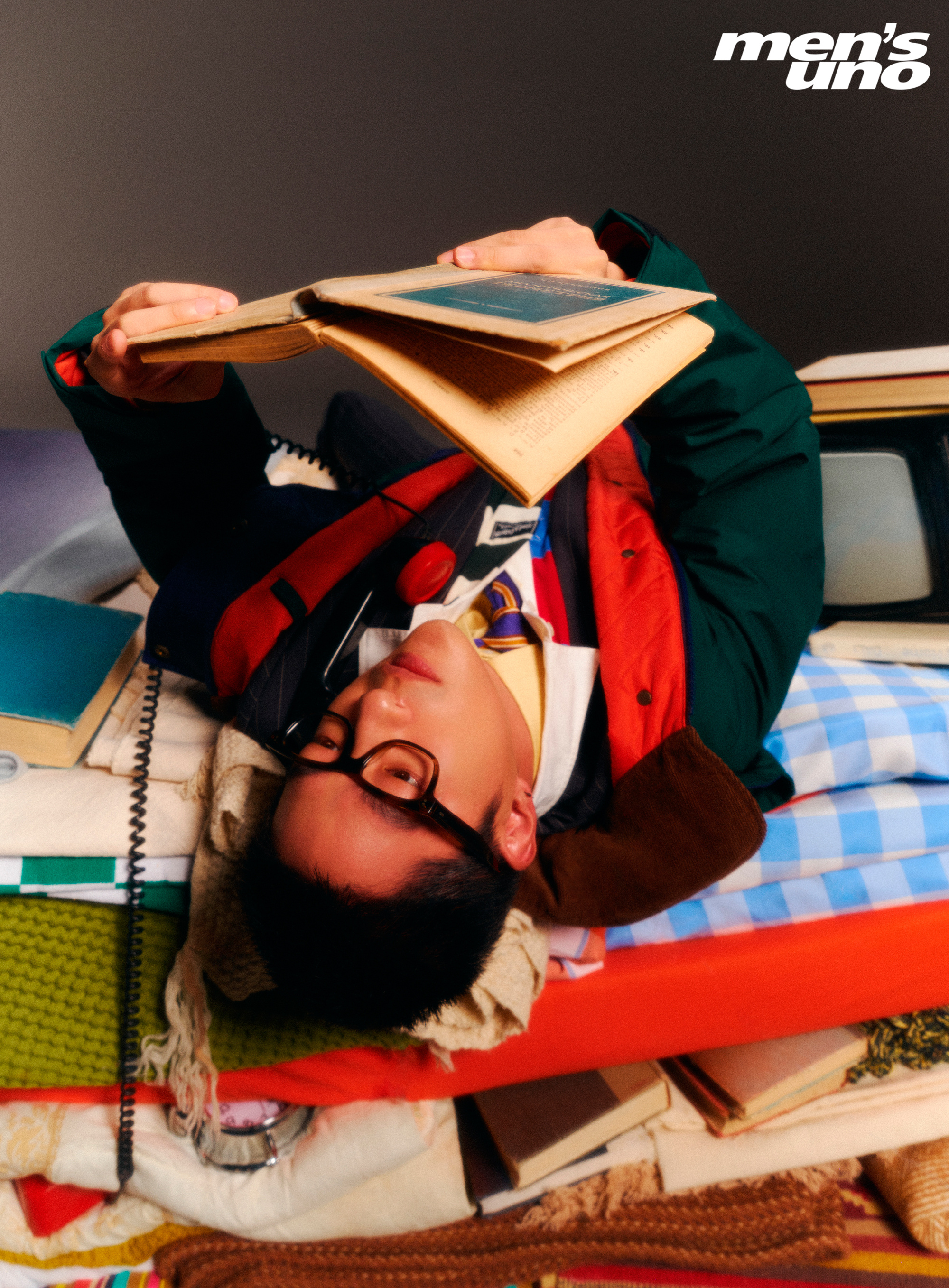 屈楚萧一本杂志集齐男主人设  无论是运动风学长、叛逆出逃的少年，还是绅士霸总，都