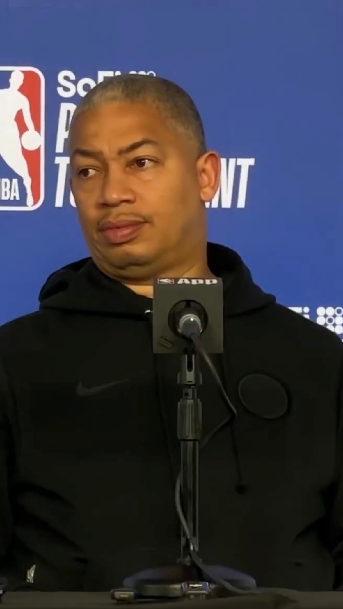 卢被问道生死战作为教练是否会感到压力时，泰伦·卢的回答是：“不会。”卢表示，他觉