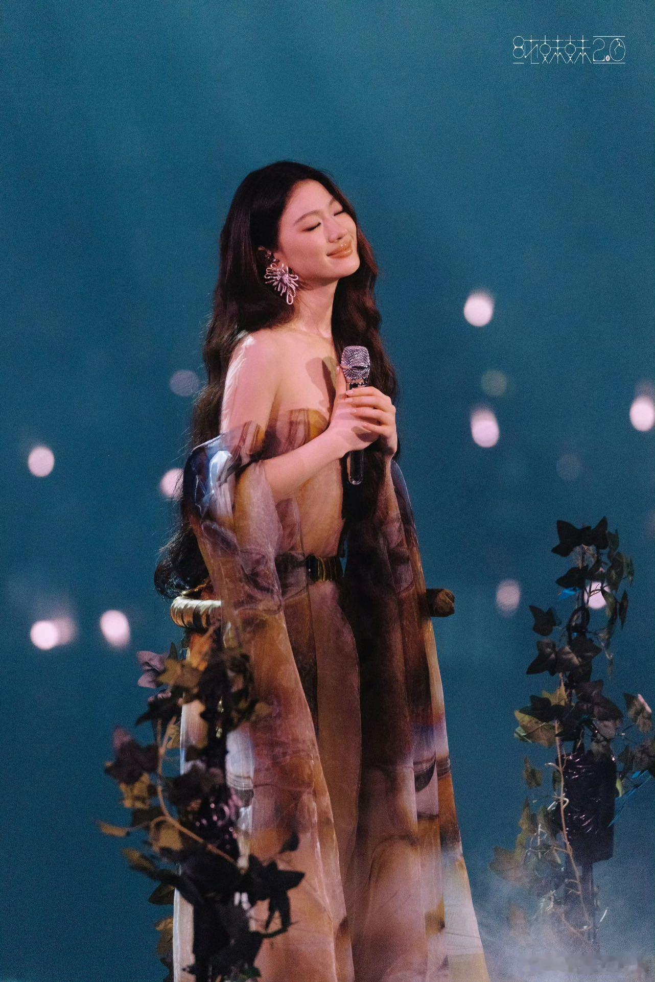 单依纯演唱会唱完君响起掌声 今天的快乐是单依纯给的！2.0巡演现场的《君》太好哭