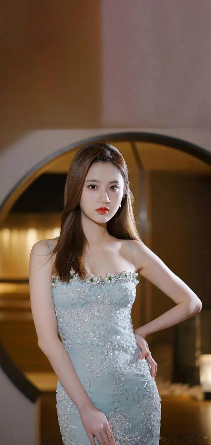 优雅蓝调礼服，尽显高贵气质！气质时尚抹胸