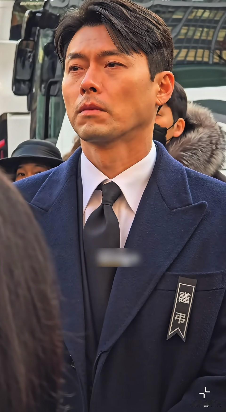 玄彬欧巴能看出来哭了很久，回忆起和前辈的过往一定很伤心！！重情谊！👍

不过岁