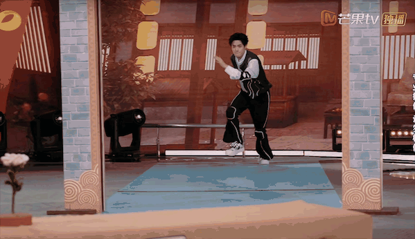 付辛博现役法拉利是谁还没被付辛博在好六里滑铲抢玫瑰给帅到！帅哥花期也太长了吧你好