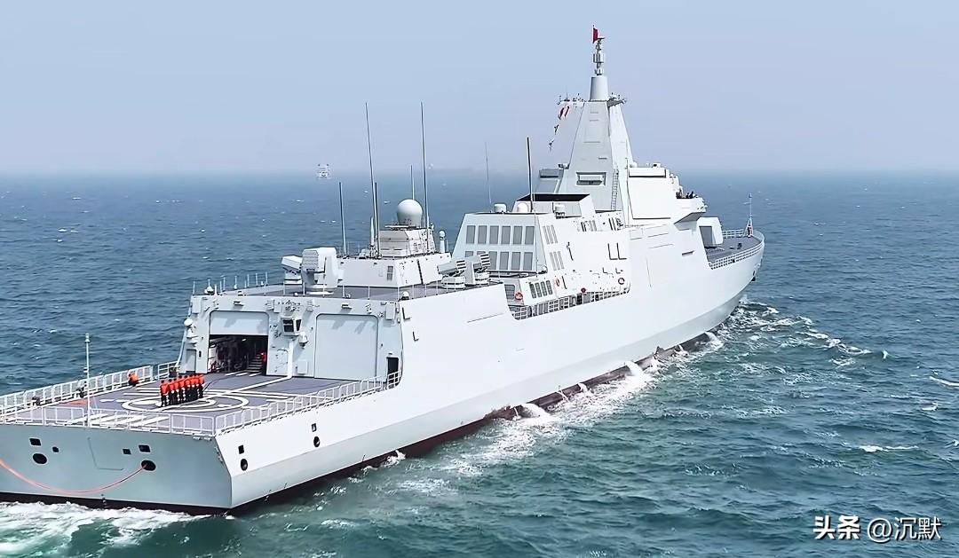 【顶尖战舰！——055型首舰南昌舰英姿】
