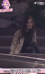 小海绵这波挥手杀太绝了！Baby 带娃和奶奶聚餐，结束时的温馨告别，小手一扬萌到