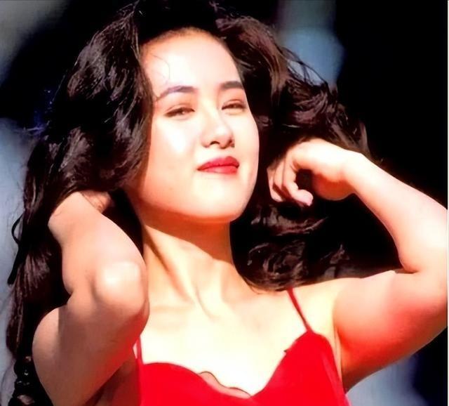 1996年，赚得盆满钵满马上就要结婚的李丽珍，不料却因抵抗不住王晶400万片酬的