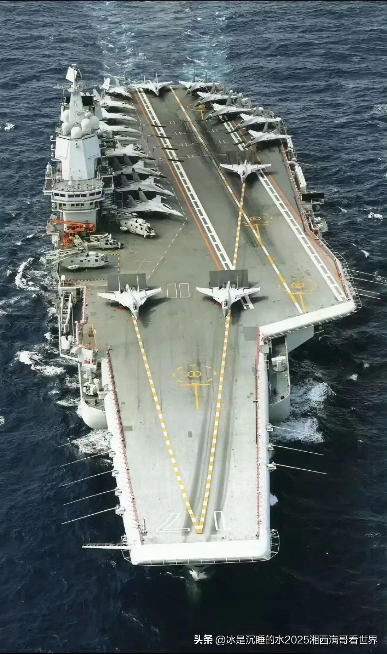 要说摆拍，除了美军，我们其实也不差！
中国海军的“山东”号航母全甲板攻击，就问你