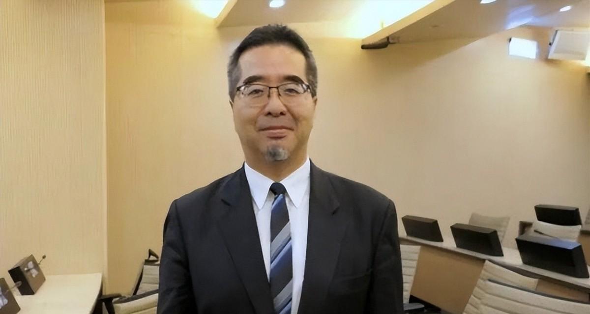 马英九文教基金会近日发公告，说执行长萧旭岑因接任国民党副主席，主动辞去兼职，由戴