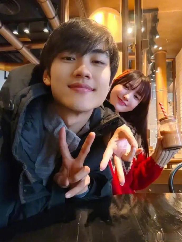 从你看金莎到你看看人家金莎 两年前金莎官宣恋情，“你看金莎”成了不少人的口头禅，