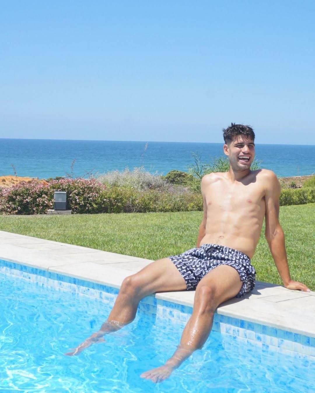 阿尔卡拉斯度假照🏖️网球[超话] ​​​