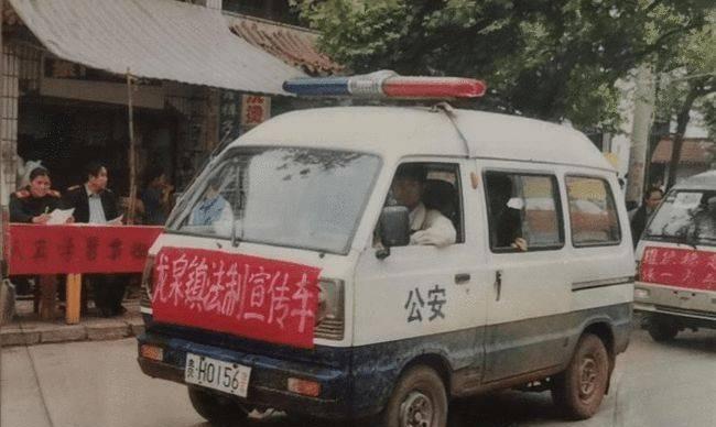 96年嵩山有个假和尚，在庙里待了五年，害了七个女的。他穿着和尚服，谁见了都觉得是
