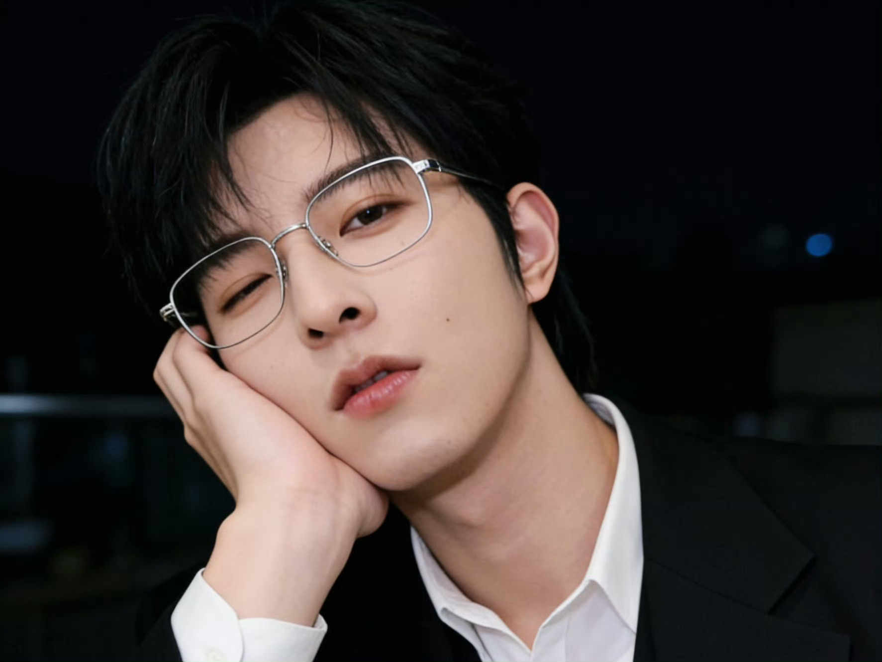 🍁 海水有尽头，月亮有圆缺，人间有不足，但你在，就能弥补。