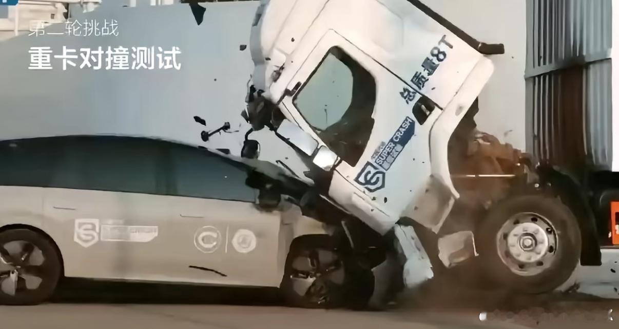 我总感觉，理想i8和乘龙汽车背后还有一股势力在推，因为那手段一看就是特会玩互联网