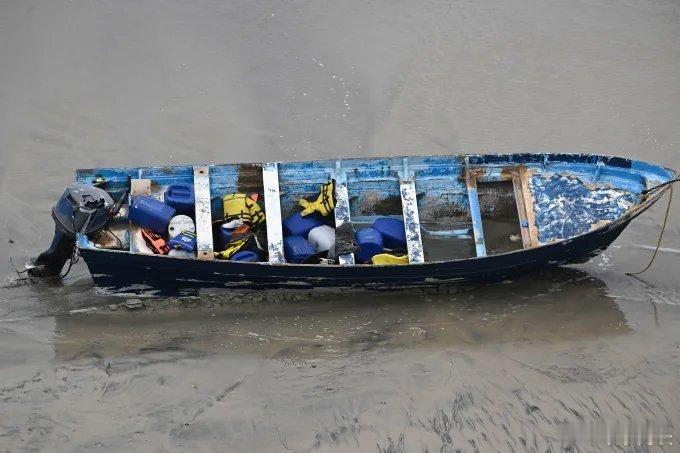 【偷渡船翻船，3 死 4 伤 5 人被拘】［蛇头偷渡客铤而走险，美国政策变脸难辞