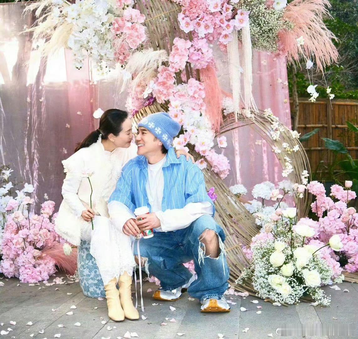 林依轮发文庆祝结婚31周年林依轮和西华结婚都三十一年啦！视频复刻2003年经典画