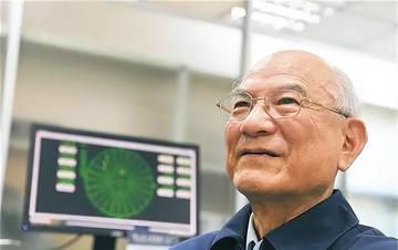 中国科学家刘永坦，辛苦研究三十年，终于发现了藏在雷达“盲区”的美国航母，为中国万