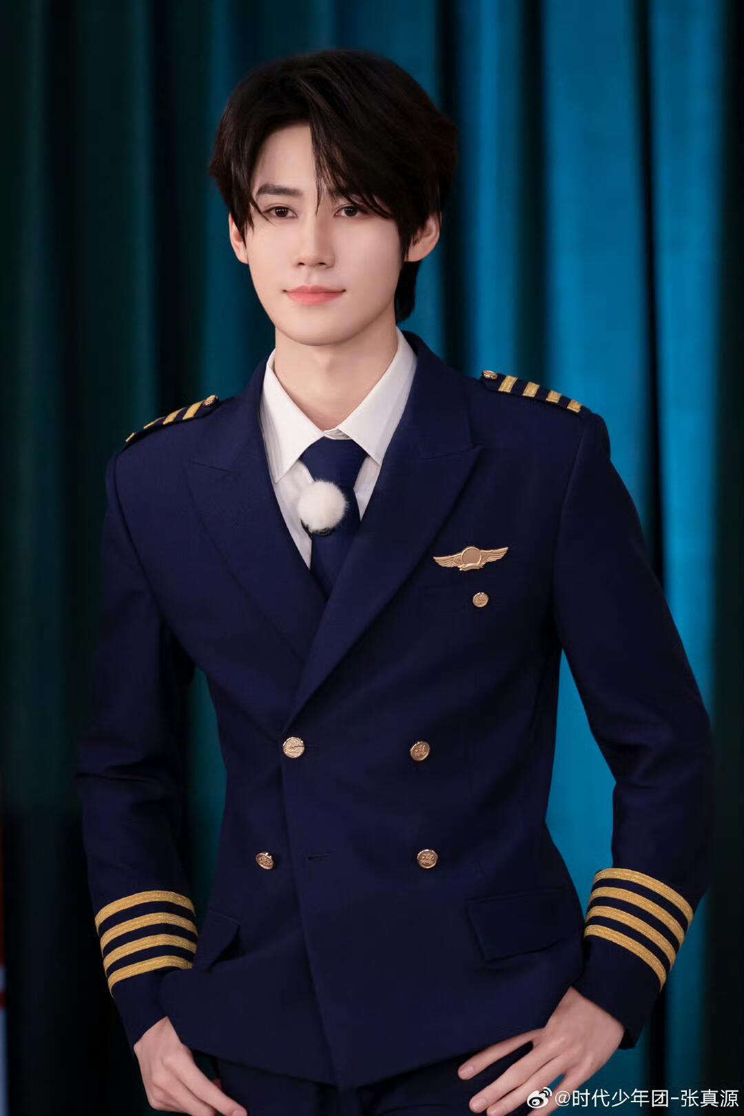 好耶 帅气机长即将来袭张真源奔跑吧机长造型返场张真源奔跑吧再演机长