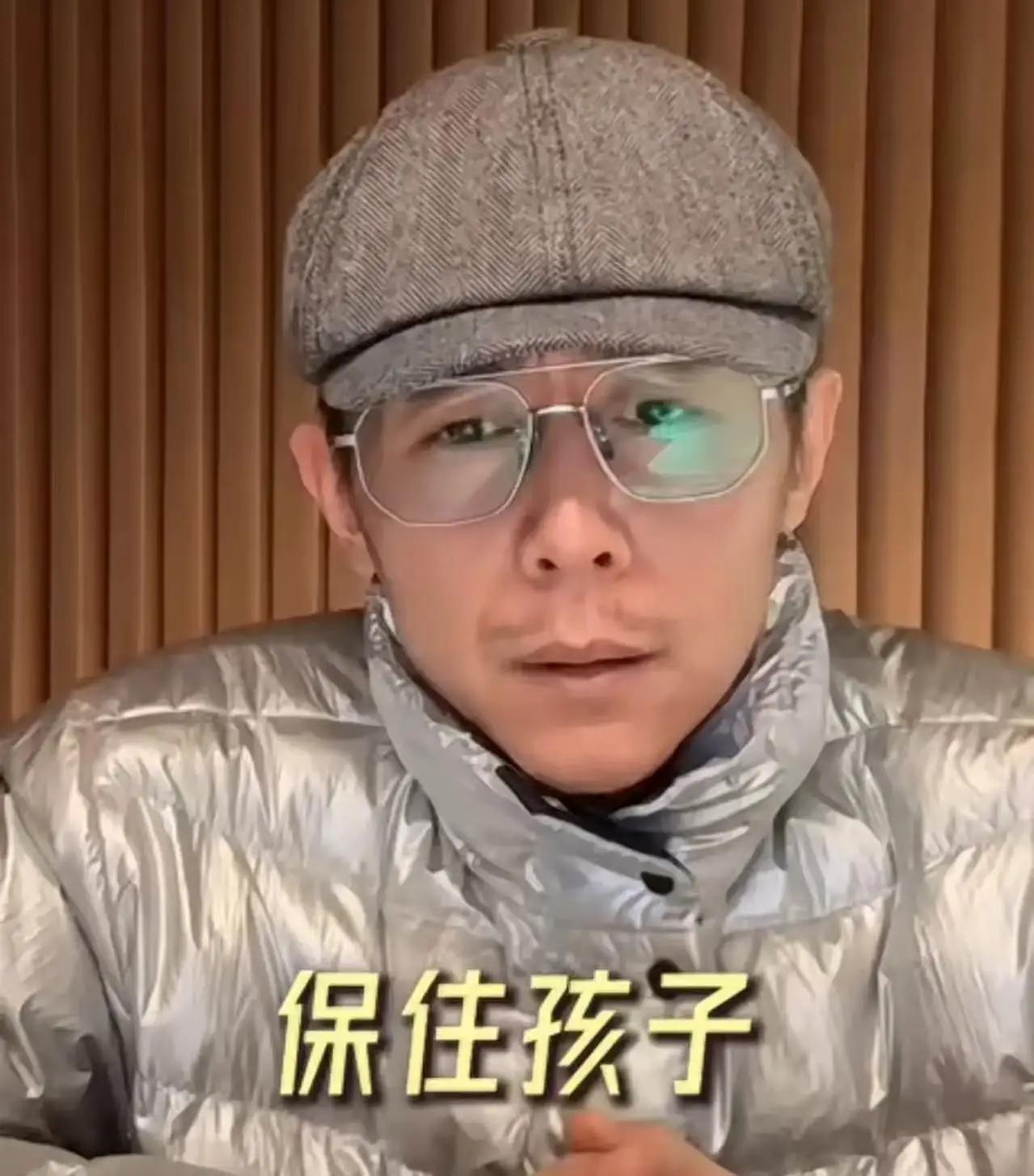 大冰被女粉丝骂惨了，我算是见识到什么叫道德绑架了！
 
大冰被女粉丝骂惨了，我算