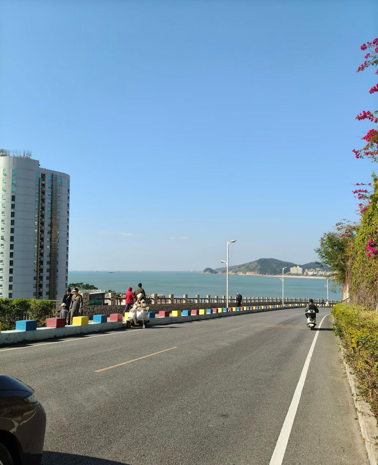 为啥海陵岛干不赢三亚呢。

同样是海边，海陵岛的珍珠滩沙很细很干净~人也不多。我