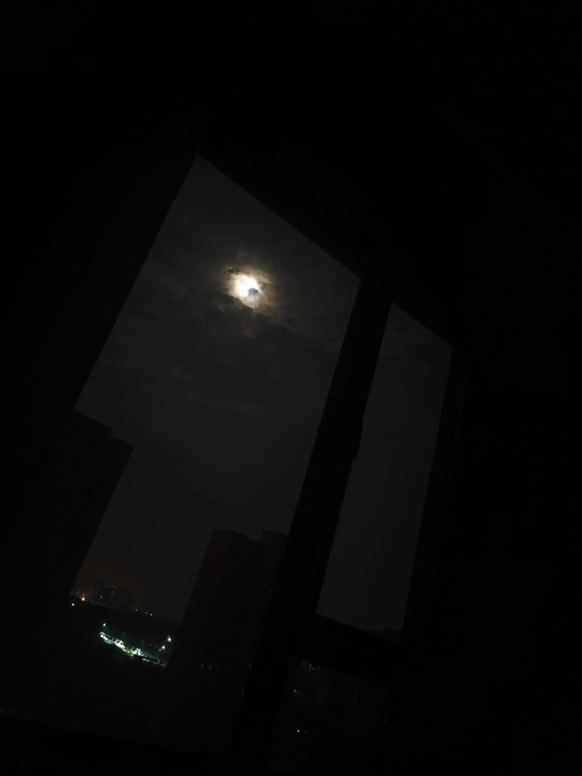 “我的目标不再是每天都过得快乐 而是平静的能和自己的情绪共处.”