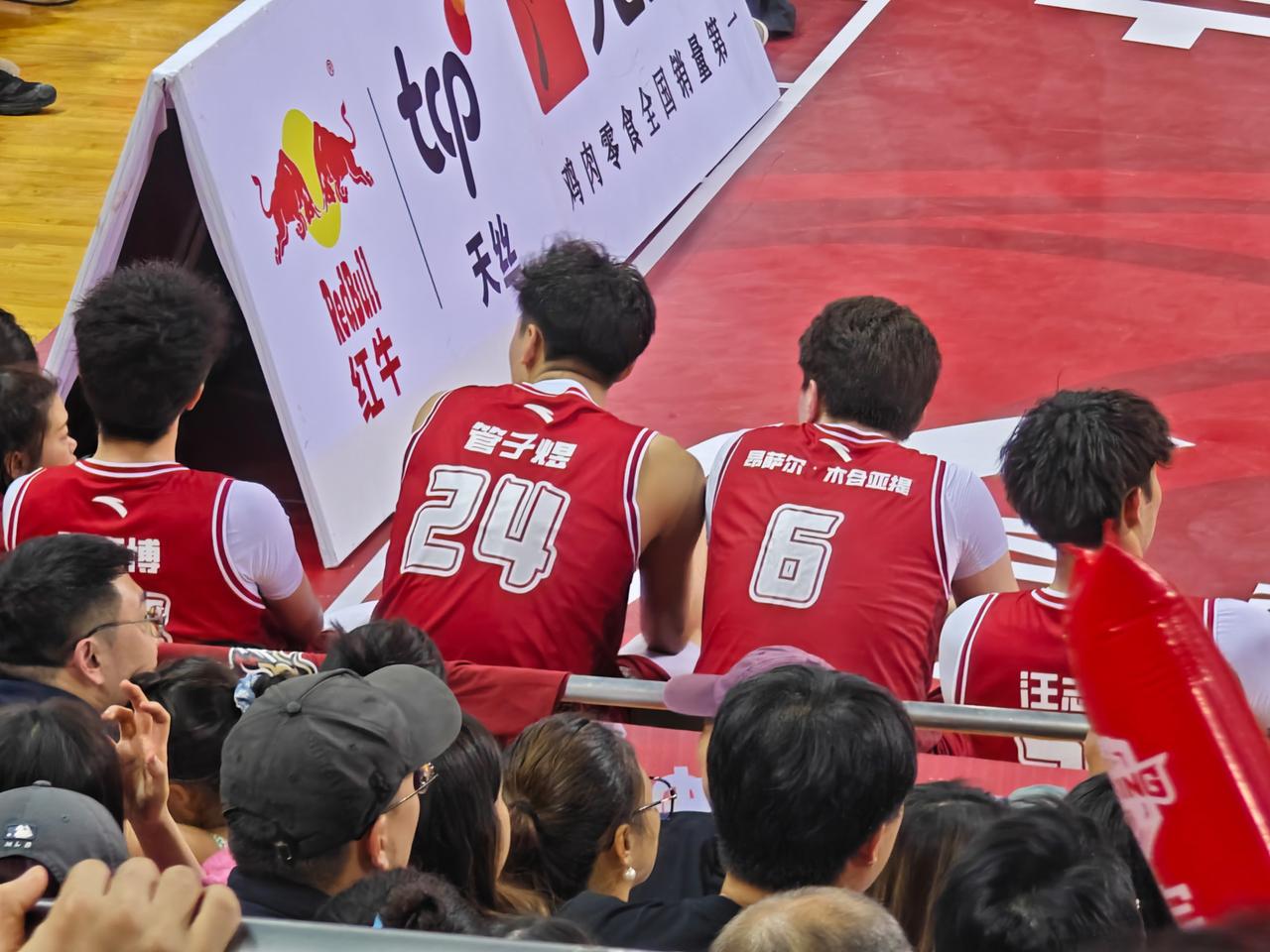 广州队终于也迎来了天赋锋线，只要帕金斯能够将他的潜力完全释放出来，先不说广州队在