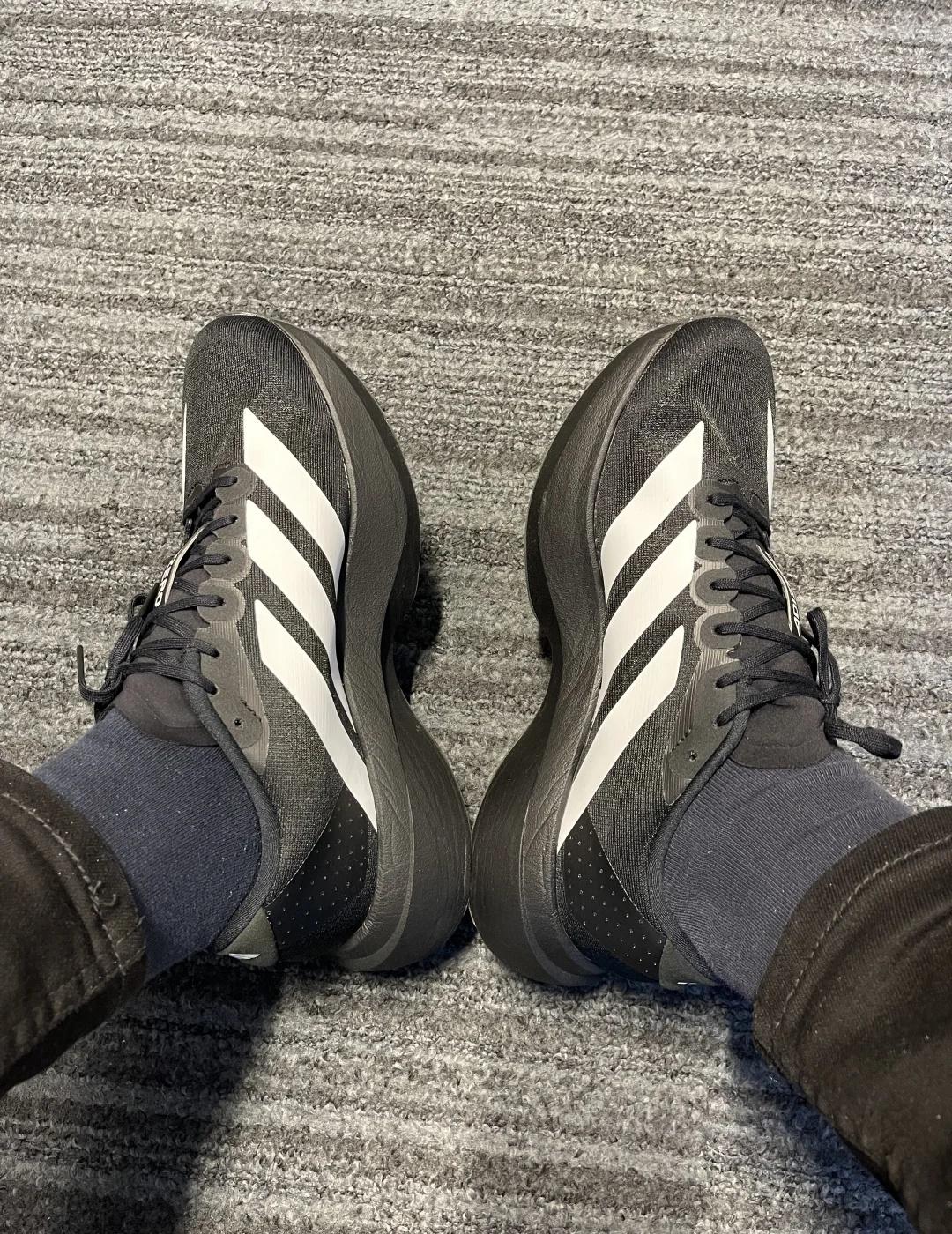 今日通勤鞋：Adizero Evo SL
鞋控的日常 通勤鞋 通勤穿搭 跑步鞋