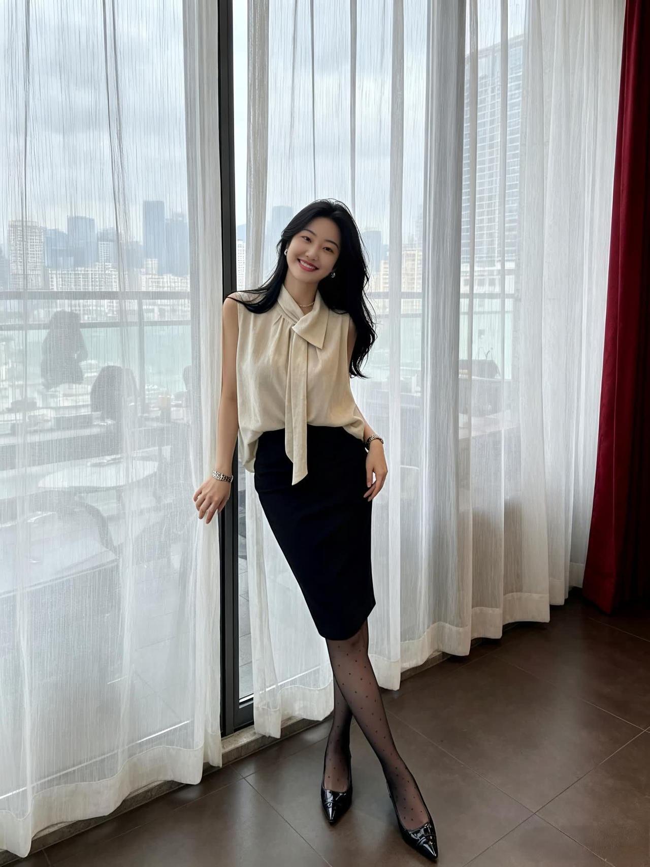 它只能蹲墙根仰望你。
夏季波点穿搭 万物皆可波点 波点丝袜 职场通勤穿搭