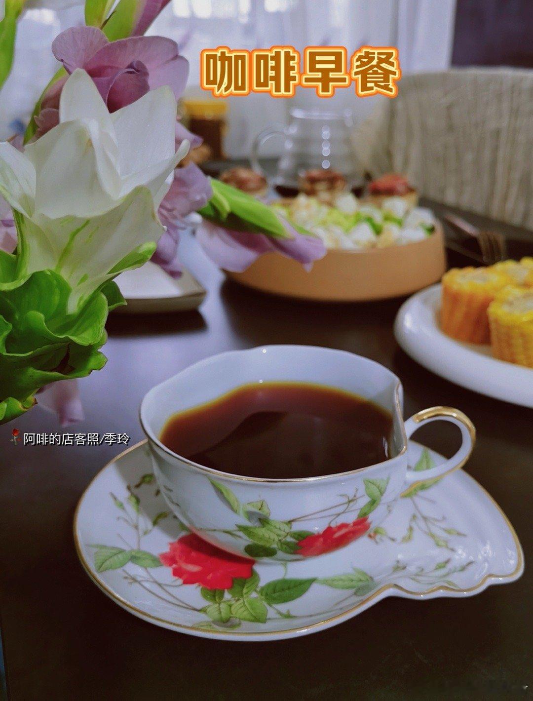 从庸庸碌碌的生活中暂时脱身，留一点咖啡时间给自己#星情物语##咖啡##阿啡的店#