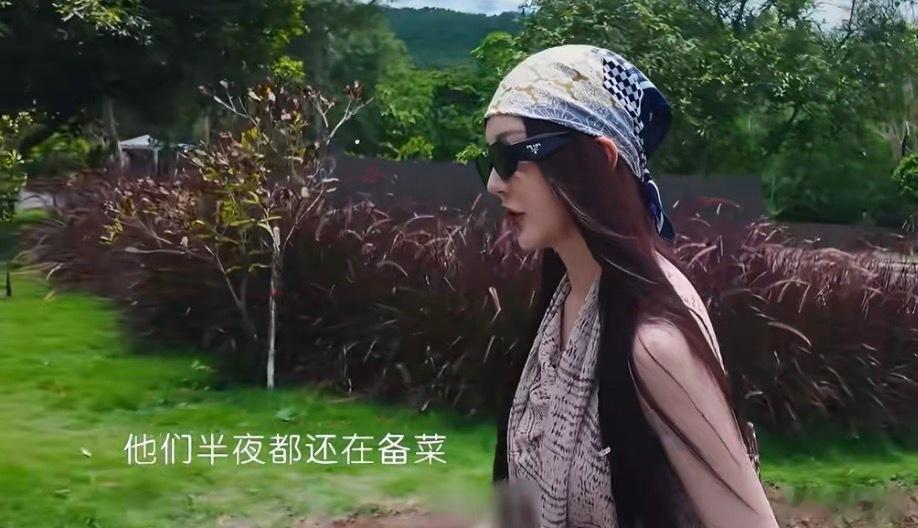 王俊凯林大厨备菜到凌晨4点这一季相比往季，相当于少一个人，所以每个人工作量都莫名